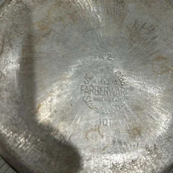 Farberware Silver Saucepan with Black Handle
Sizes: 1 quart & 2 quart - Picture 10 of 11